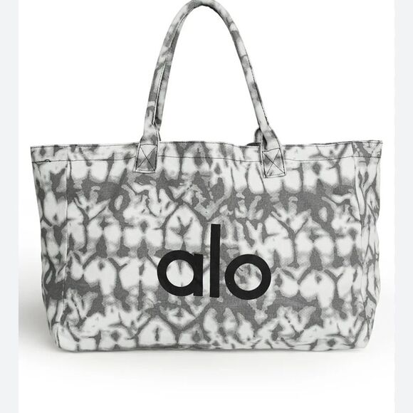 ALO Yoga Handbags - - alo shopper tote